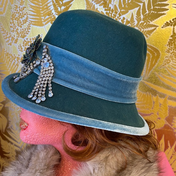 VINTAGE AUGUST - Elegant Turquoise 100% Wool Hat with Crystal Embellishments